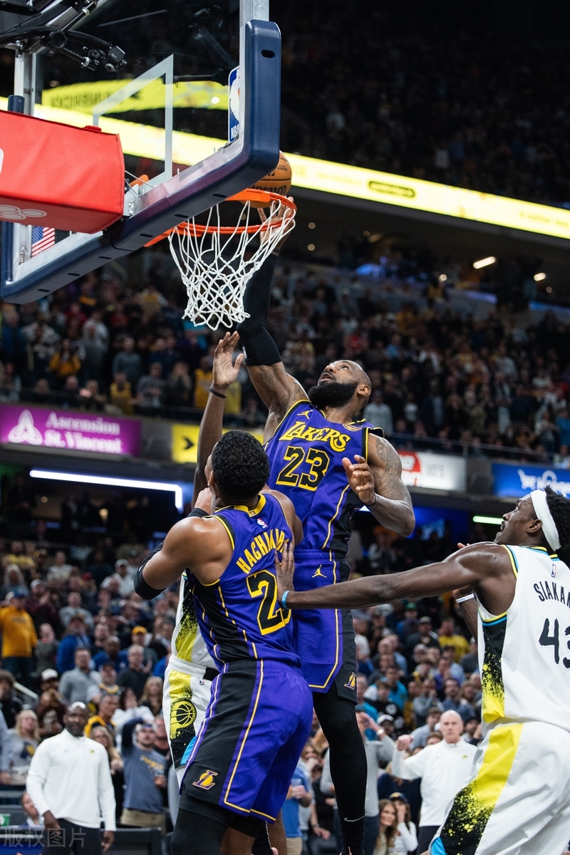 火箭翻盘北京队，詹姆斯扛起全队