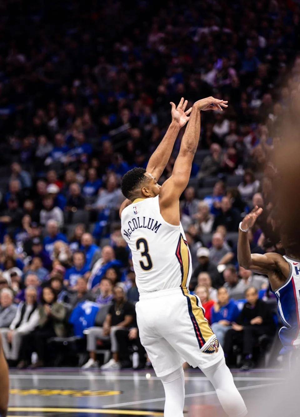 太阳轻取鹈鹕，麦科勒姆高光表现