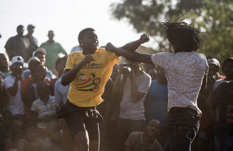 南非代表队在拳击比赛中获得头名