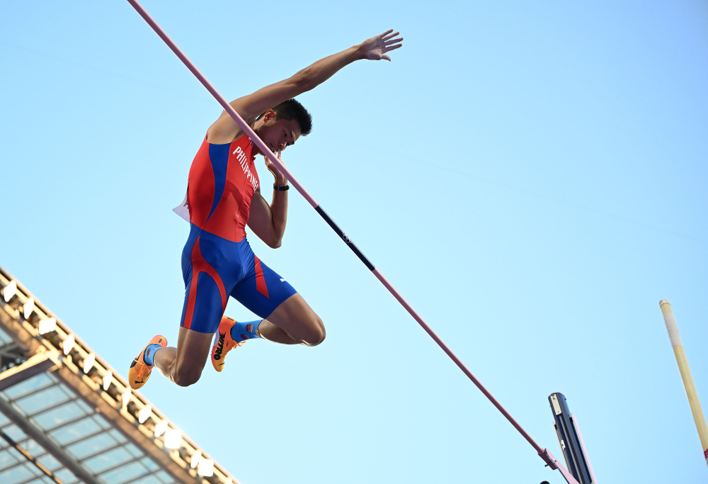 卢森堡撑杆跳选手展现飒爽英姿