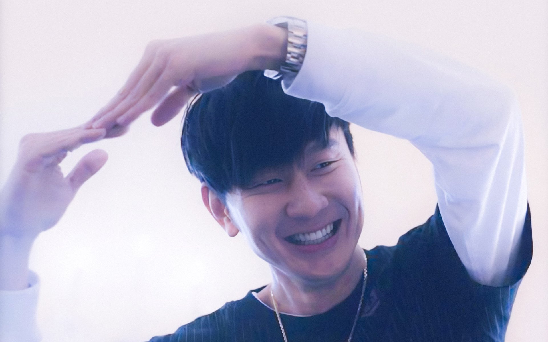 绿茵场与乒乓球台,两场险胜背后的体育对话