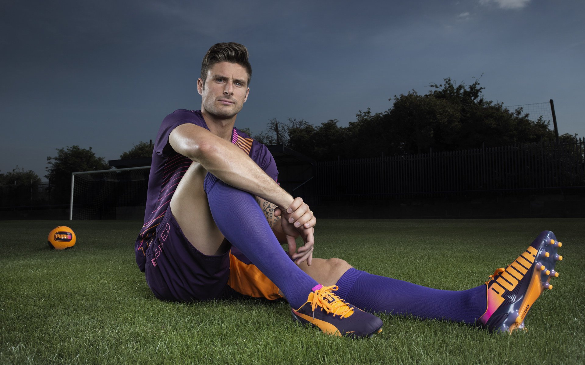 银色闪电的终极逆转,拉塞尔最后一圈绝杀哈斯刷新历史